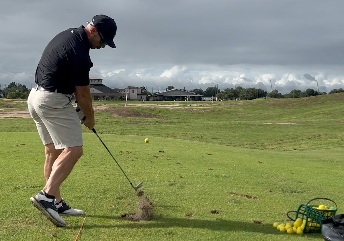 Golfer Geek & The Callaway Apex i200 Irons at the range